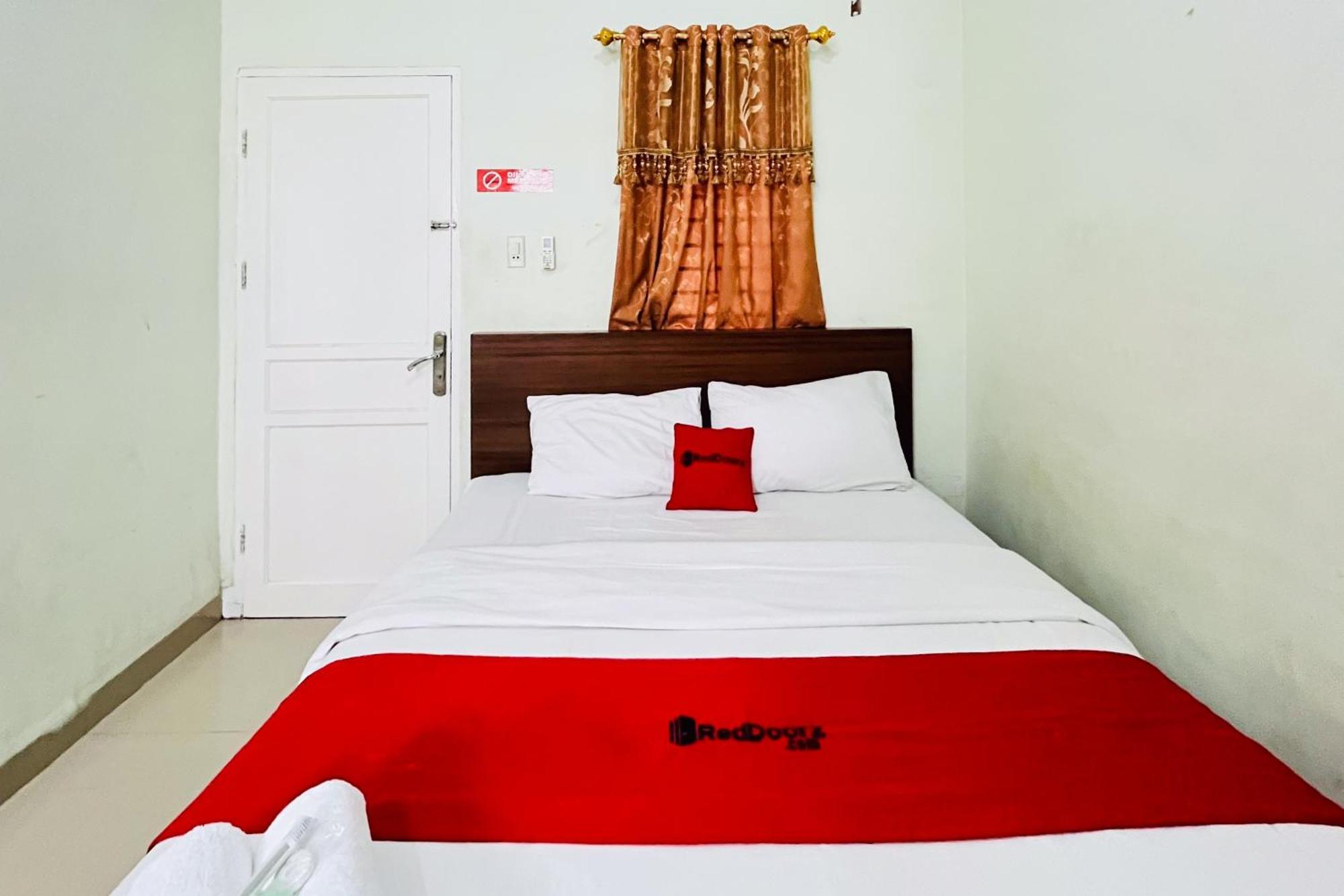 OYO 90683 Teratai Homestay Medan Bagian luar foto