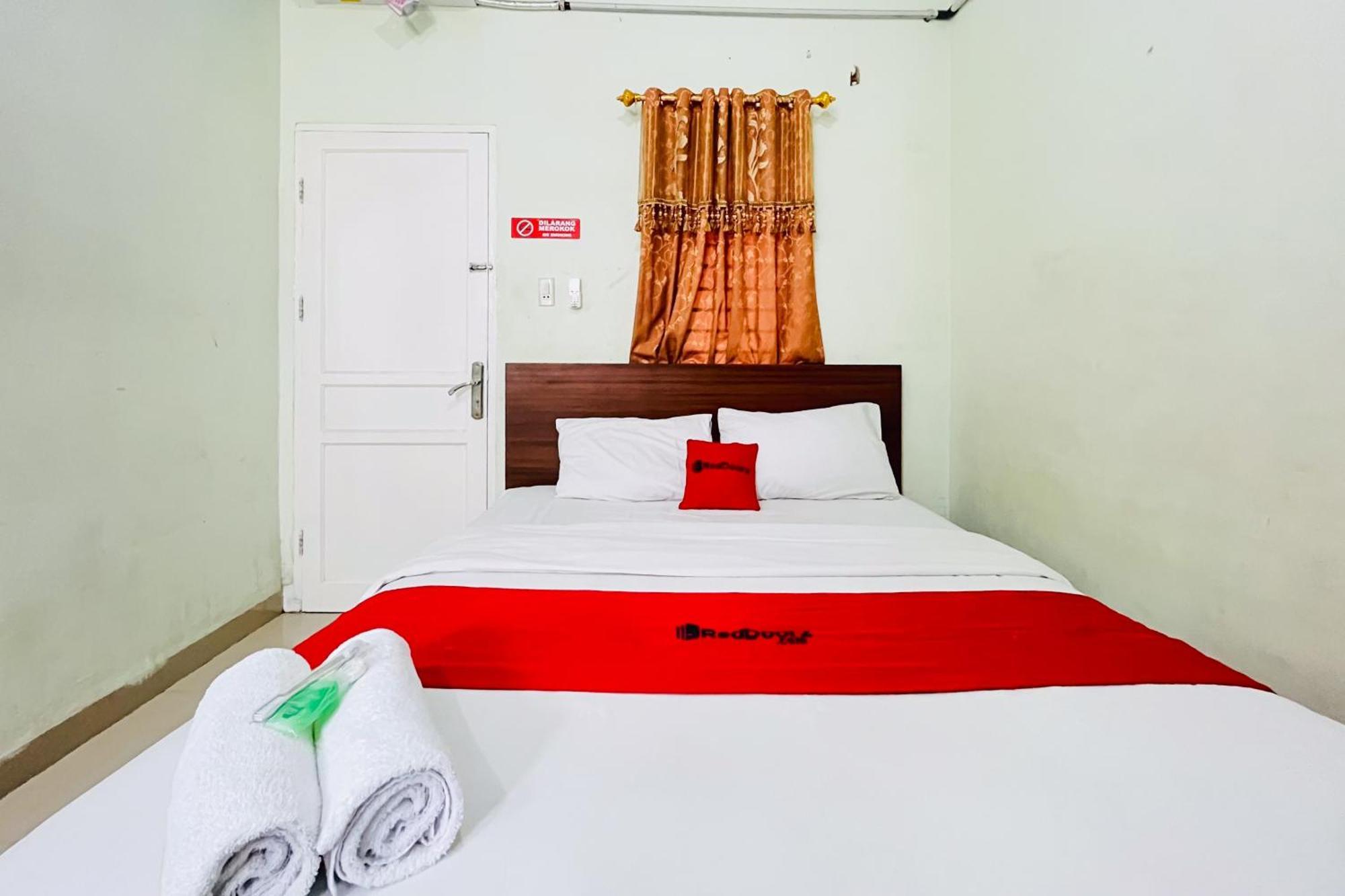 OYO 90683 Teratai Homestay Medan Bagian luar foto
