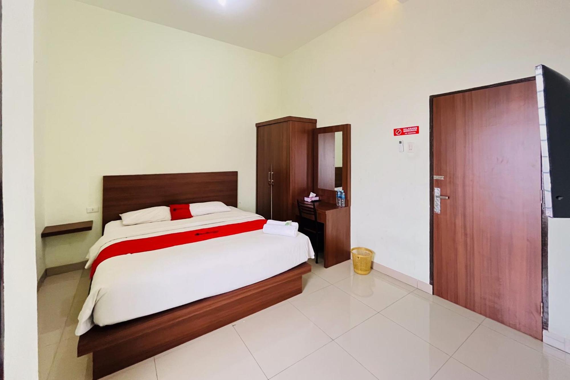 OYO 90683 Teratai Homestay Medan Bagian luar foto
