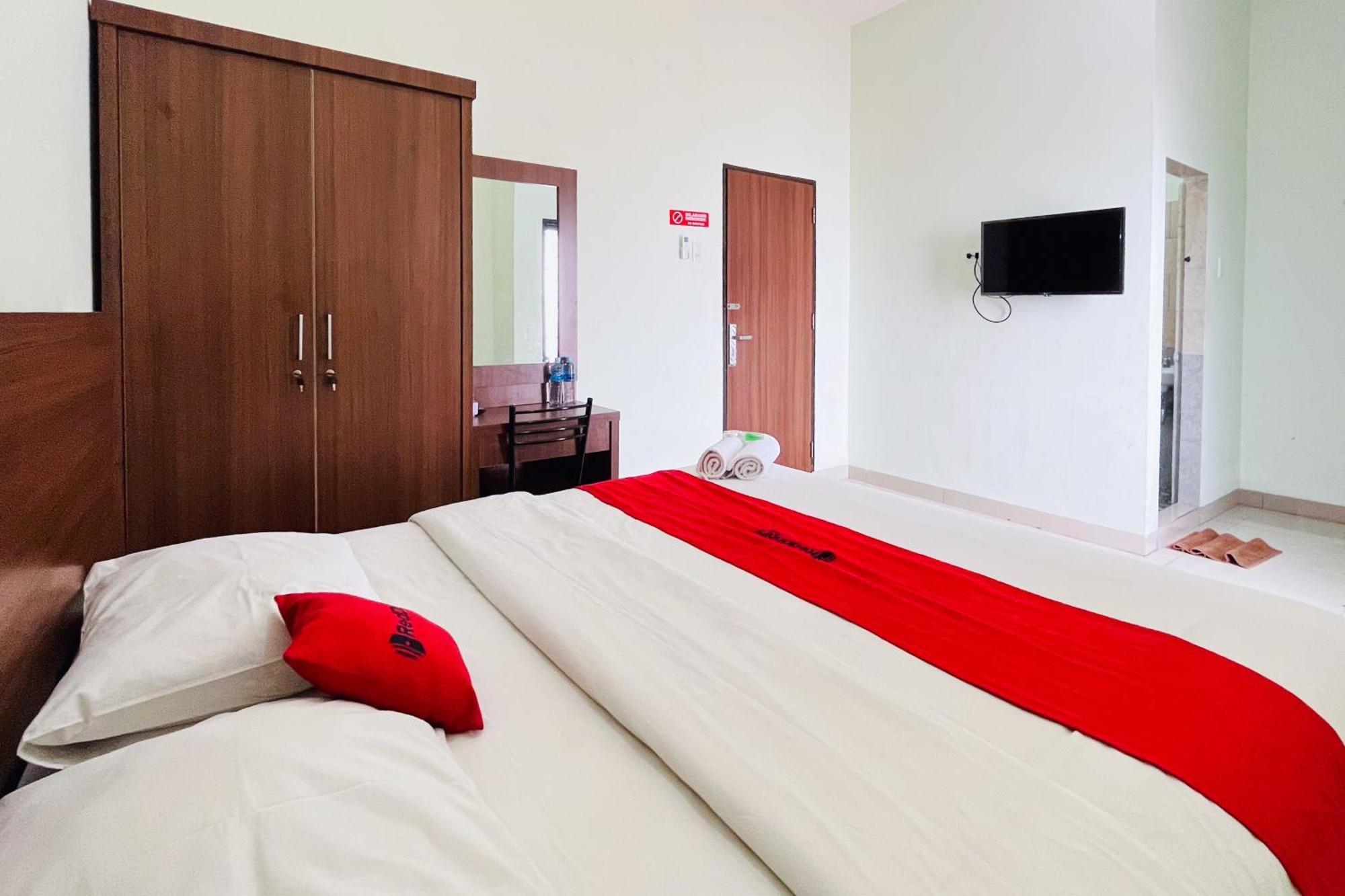 OYO 90683 Teratai Homestay Medan Bagian luar foto