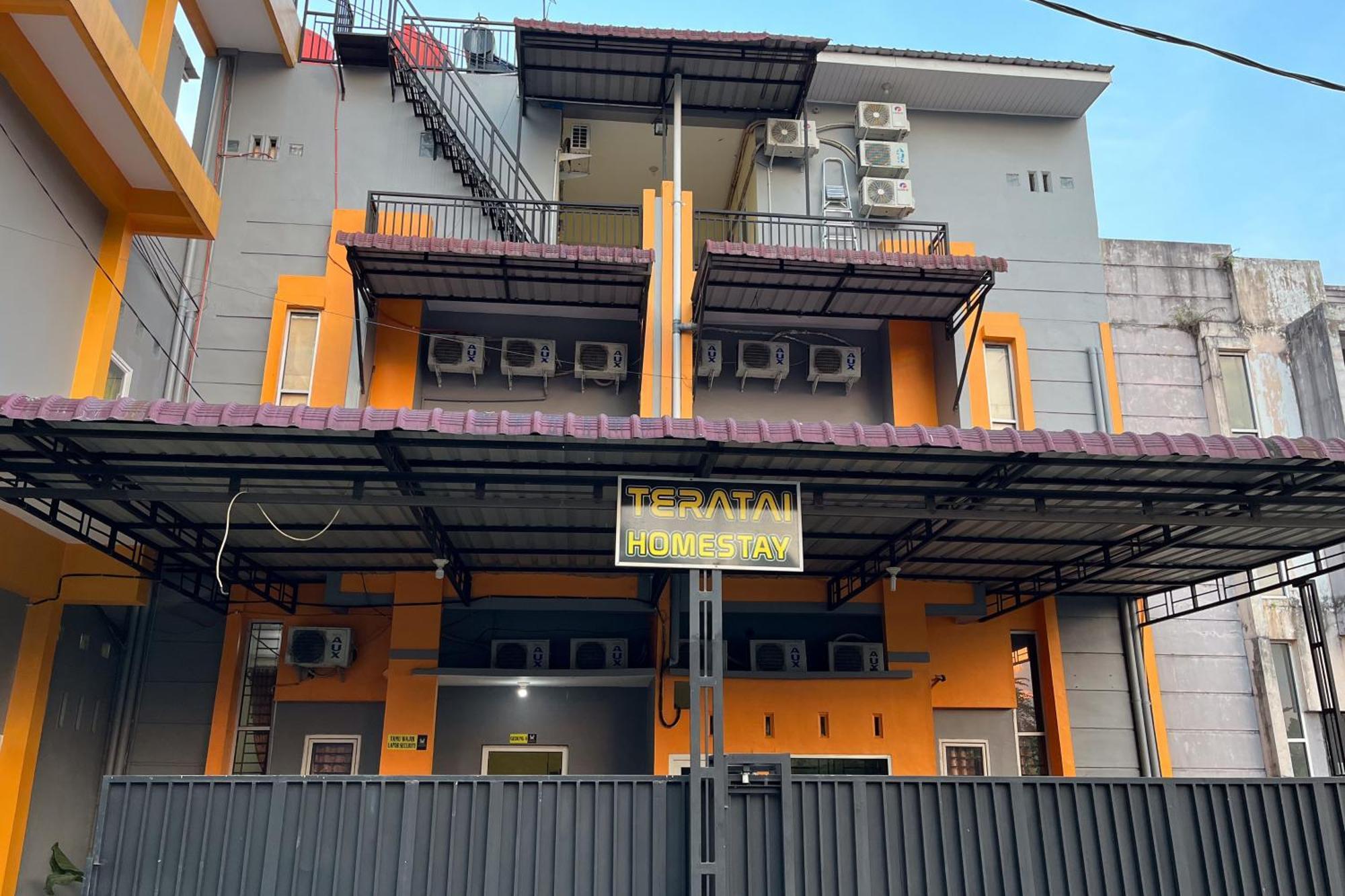 OYO 90683 Teratai Homestay Medan Bagian luar foto
